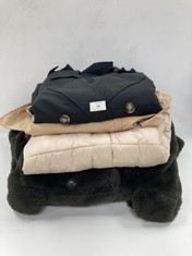 4 X COATS VARIOUS BRANDS, SIZES AND MODELS INCLUDING PARKA COLOUR MEGRO BRAND VERO MODA SIZE S - LOCATION 26 A..
