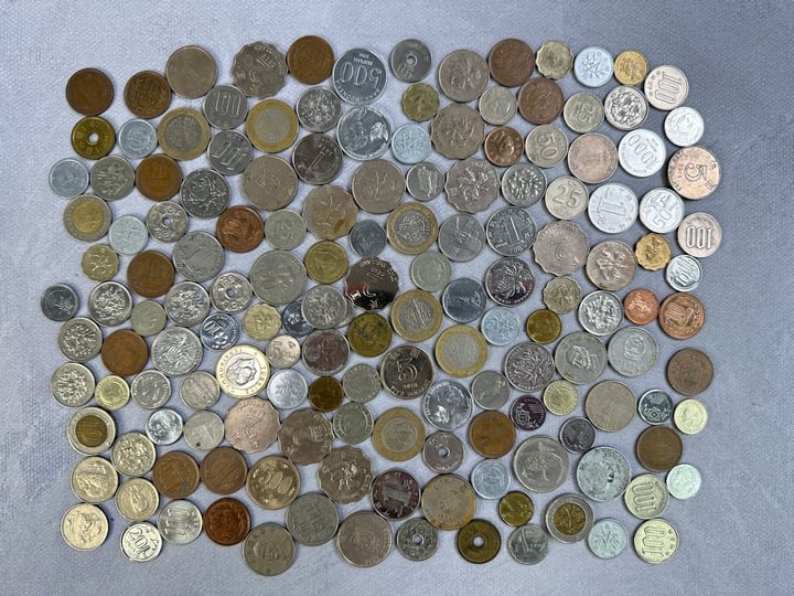 Selection Of Currency, Including Coin(s) from Hong Kong, China, Japan, South Korea, Malaysia, Indonesia, Thailand, Singapore, Turkey (VAT ONLY PAYABLE ON BUYERS PREMIUM)