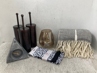 QTY OF HOUSEHOLD ITEMS TO INCLUDE GALLERY INTERIORS WOOL THROW IN GREY: LOCATION - E10