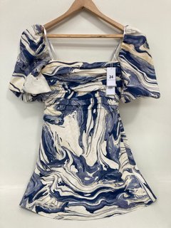 FOREVER NEW ABIGAIL PRINTED PUFF SLEEVE MINI DRESS IN BLUE SAHARA MARBLE SIZE UK 8 - RRP: £120: LOCATION - FRONT BOOTH