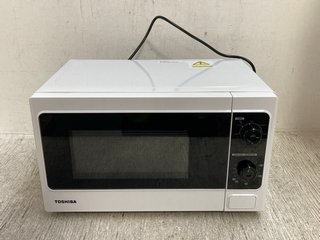 TOSHIBA 800W 20L MICROWAVE IN WHITE: LOCATION - J14