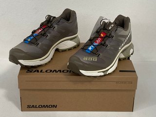SALOMON XT-4 OG AURORA BOREALIS TRAINERS IN TRANSPARENT YELLOW AND DRIED HERB UK SIZE 7 - RRP £175: LOCATION - FRONT BOOTH