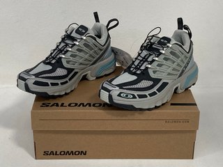 SALOMON ACS PRO TRAINERS IN PHANTOM AND ARONA UK SIZE 4 - RRP £180: LOCATION - FRONT BOOTH