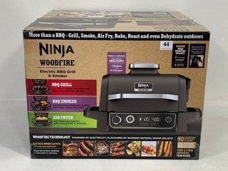 NINJA WOODFIRE ELECTRIC BBQ GRILL AND SMOKER MODEL: OG701UK - RRP £279: LOCATION - FRONT BOOTH