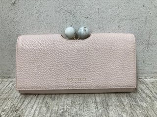 TED BAKER MARBLE CLASP PURSE IN PINK: LOCATION - I5