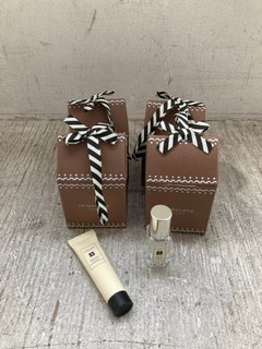 4 X JO MALONE GINGERHOUSE GIFT BOXES TO INDCLUDE JO MALONE WOOD SAGE AND SEASALT HANDCREAM: LOCATION - J4