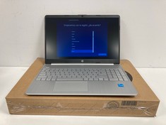HP LAPTOP 256 GB (ORIGINAL RRP - 469,00 €) IN SILVER: MODEL NO 15S-FQ2171NS (WITH BOX AND CHARGER). I3-1115G4, 8 GB RAM, , INTEL UHD GRAPHICS [JPTZ5940].