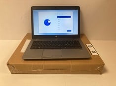 HP ELITEBOOK 840 G1 256 GB LAPTOP (ORIGINAL RRP - €280.00) IN SILVER. (WITH BOX AND CHARGER, KEYBOARD WITH FOREIGN LAYOUT). I5-24210U, 8 GB RAM, [JPTZ5762].