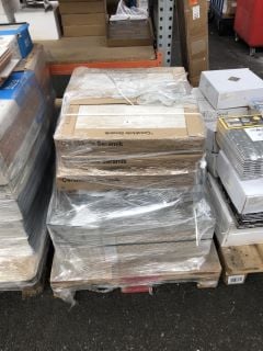 PALLET OF ASSORTED CERAMIC WALL TILES & MOSAIC TILE SHEETS TO INCLUDE 600 X 300MM WALL TILES - RRP £1000: LOCATION - B1 (KERBSIDE PALLET DELIVERY)