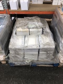 PALLET OF 500 X 250MM TO INCLUDE MATT WHITE WALL TILES: LOCATION - B1 (KERBSIDE PALLET DELIVERY)