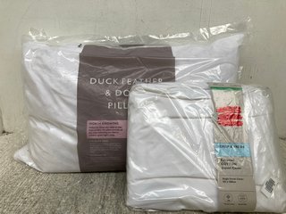 JOHN LEWIS & PARTNERS DUCK FEATHER & DOWN PILLOW - SIZE: 48 x 74 CM TO INCLUDE JOHN LEWIS & PARTNERS EGYPTIAN COTTON DUVET COVER - SIZE: 135 x 200 CM: LOCATION - D 3