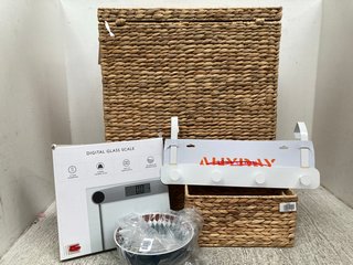 5 X ASSORTED JOHN LEWIS & PARTNERS ITEMS TO INCLUDE BAMBOO LAUNDRY BASKET - DOUBLE: LOCATION - D 4