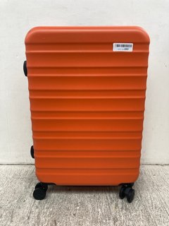 4-WHEEL HARD SHELL SUITCASE IN ORANGE: LOCATION - D 6