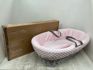 RED KITE BAYA LIGHTWEIGHT BOUNCER TO INCLUDE MOSES BASKET IN MINKY PINK AND GREY: LOCATION - D 9