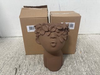 2 X CHALK INTERIORS BAHNE CEMENT LADY KISS PLANTERS IN BROWN: LOCATION - A4