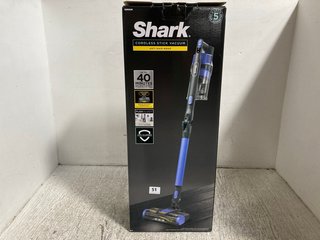 SHARK ANTI HAIR WRAP CORDLESS STICK VACUUM CLEANER - MODEL: IZ202UK: LOCATION - WA1