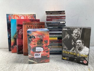 QTY OF ASSORTED CD'S AND BOOKS TO INCLUDE JRR TOLKIEN THE LORD OF THE RINGS BY TED SMART: LOCATION - C 13