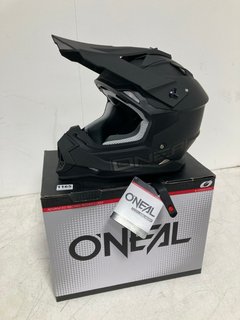 O'NEAL 2SRS FLAT V.23 MOTORCYCLE HELMET IN MATT BLACK - SIZE UK M: LOCATION - BR5