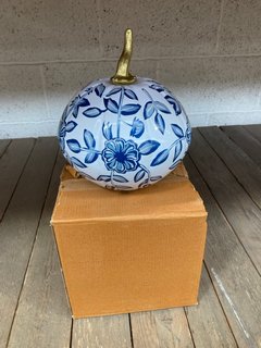 BLUE/WHITE METAL PUMPKIN SHAPE ORNAMENT: LOCATION - BT3