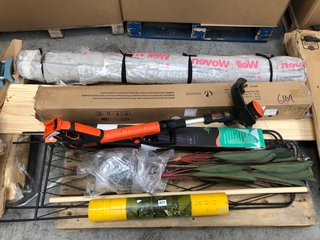 PALLET OF ASSORTED OUTDOOR ITEMS TO INCLUDE BLACK & DECKER 18V CORDLESS GRASS TRIMMER: LOCATION - A6 (KERBSIDE PALLET DELIVERY)