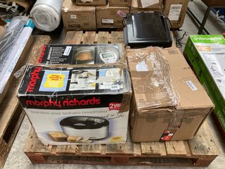 3 X ASSORTED KITCHEN APPLIANCES TO INCLUDE MORPHY RICHARDS STAINLESS STEEL FASTBAKE BREADMAKER: LOCATION - B8