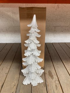 WHITE CHRISTMAS TREE ORNAMENT: LOCATION - BT3