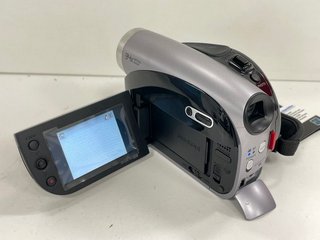 SAMSUNG DIGITAL CAMCORDER: MODEL NO VP-DX105/EDC (WITH BOX, BATTERY & ACCESSORIES) [JPTM117370]