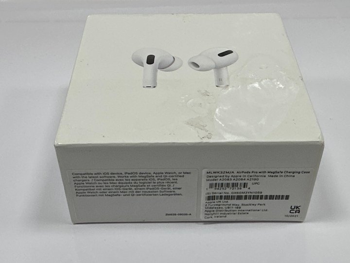 John Pye Auctions APPLE AIRPODS PRO WITH MAGSAFE CHARGING CASE