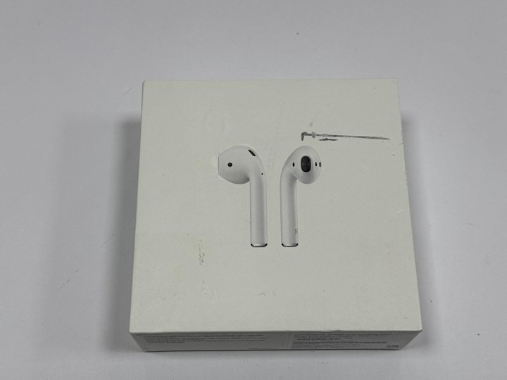 John Pye Auctions APPLE AIRPODS WITH CHARGING CASE WIRELESS EARPHONES