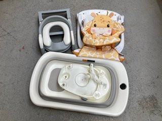 3 X ASSORTED CHILDRENS ITEMS TO INCLUDE FOLD DOWN POTTY SEAT IN LIGHT GREY/WHITE: LOCATION - D6