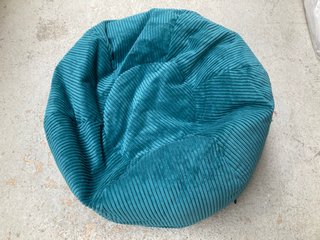 RIBBED BEAN BAG IN TEAL: LOCATION - D4