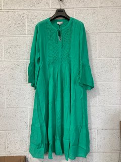 SAHARA MORROCAIN SMOCKED DRESS IN EMERALD SIZE: L RRP - £185: LOCATION - WHITE BOOTH