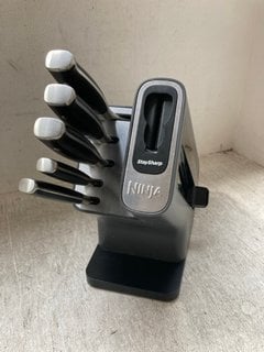 NINJA STAY SHARP KNIFE BLOCK WITH INTEGRATED KNIFE SHARPENER - RRP £179.99 (PLEASE NOTE: 18+YEARS ONLY. ID MAY BE REQUIRED): LOCATION - A13