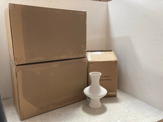 2 BOXES OF 2 X MIRA SCULPTURE VASES IN WHITE: LOCATION - A14