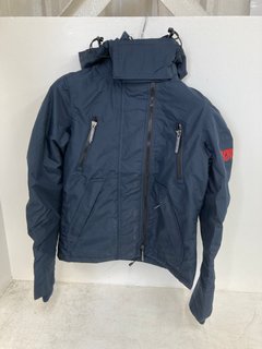 SUPERDRY HOOD MOUNTAIN WINDBREAKER JACKET IN ECLIPSE NAVY SIZE: 10 RRP - £99.99: LOCATION - WHITE BOOTH