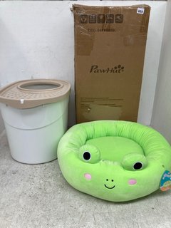 3 X ASSORTED PET ITEMS TO INCLUDE SQUISHMALLOWS WENDY PET BED IN GREEN: LOCATION - B11