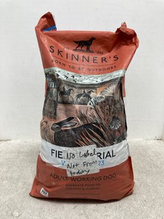 PACK OF SKINNER'S FIELD & TRIAL 15KG WORKING DOG BISCUITS - BBE 7/2/25: LOCATION - B8