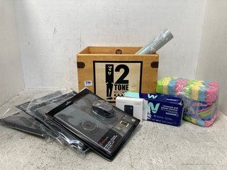 BOX OF ASSORTED ITEMS TO INCLUDE BLACK WEB WIRELESS MOUSE & PHONE CHARGING MOUSE MAT: LOCATION - B6