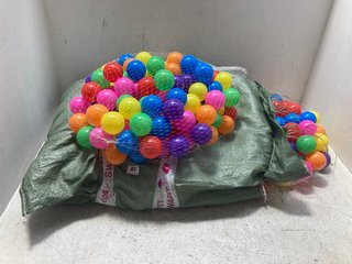 QTY OF BARGAINS 4 EVER COLOURED PIT BALLS: LOCATION - A2