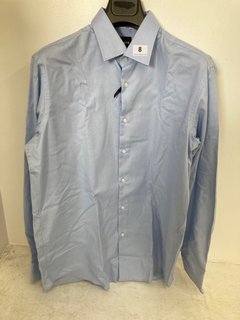 HUGO BOSS MENS REGULAR FIT EASY IRON BUTTON UP SHIRT IN LIGHT BLUE SIZE: L RRP - £100: LOCATION - WHITE BOOTH