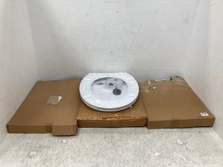 4 X ASSORTED TOILET SEATS: LOCATION - C5