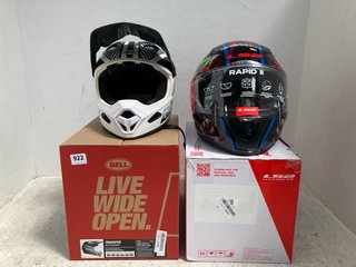 2 X ASSORTED MOTORCYCLE HELMETS TO INCLUDE BELL TRANSFER FULL FACE BICYCLE HELMET IN MATTE BLACK/WHITE SIZE: S: LOCATION - C6
