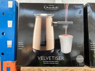 VELVETISER DRINKING CHOCOLATE SYSTEM IN CHARCOAL: LOCATION - AR 5