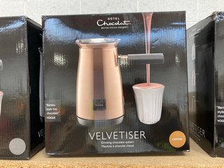 VELVETISER DRINKING CHOCOLATE SYSTEM IN COPPER: LOCATION - AR 5