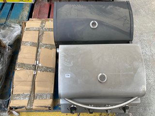 PALLET OF ASSORTED BBQ ITEMS TO INCLUDE ELECTRIC 4 BURNER GAS BBQ TOP SECTION ONLY IN STAINLESS STEEL: LOCATION - A5 (KERBSIDE PALLET DELIVERY)