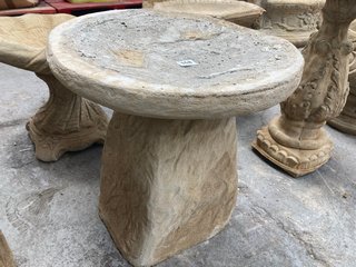 (COLLECTION ONLY) NATURAL STONE CIRCULAR GARDEN BIRD BATH IN RUSTIC DESIGN: LOCATION - B5