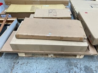 PALLET OF ASSORTED JOHN LEWIS & PARTNERS FURNITURE COMPONENTS TO INCLUDE EBBE GEHL MIRA EXTENDING DINING TABLE LEAVES IN LIGHT OAK: LOCATION - A4