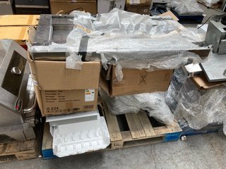 PALLET OF ASSORTED APPLIANCES TO INCLUDE SMEG LARGE CANOPY COOKER HOOD IN STAINLESS STEEL: LOCATION - A7 (KERBSIDE PALLET DELIVERY)