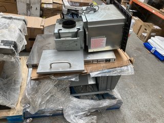 PALLET OF ASSORTED APPLIANCES TO INCLUDE AEG BUILT IN MICROWAVE OVEN IN BLACK AND SILVER: LOCATION - A7 (KERBSIDE PALLET DELIVERY)