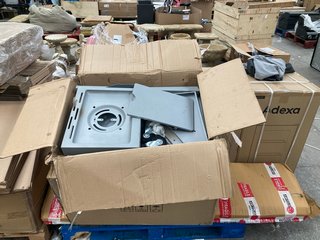 PALLET OF ASSORTED ITEMS TO INCLUDE 4 BURNER GAS BBQ IN BLACK: LOCATION - B6 (KERBSIDE PALLET DELIVERY)